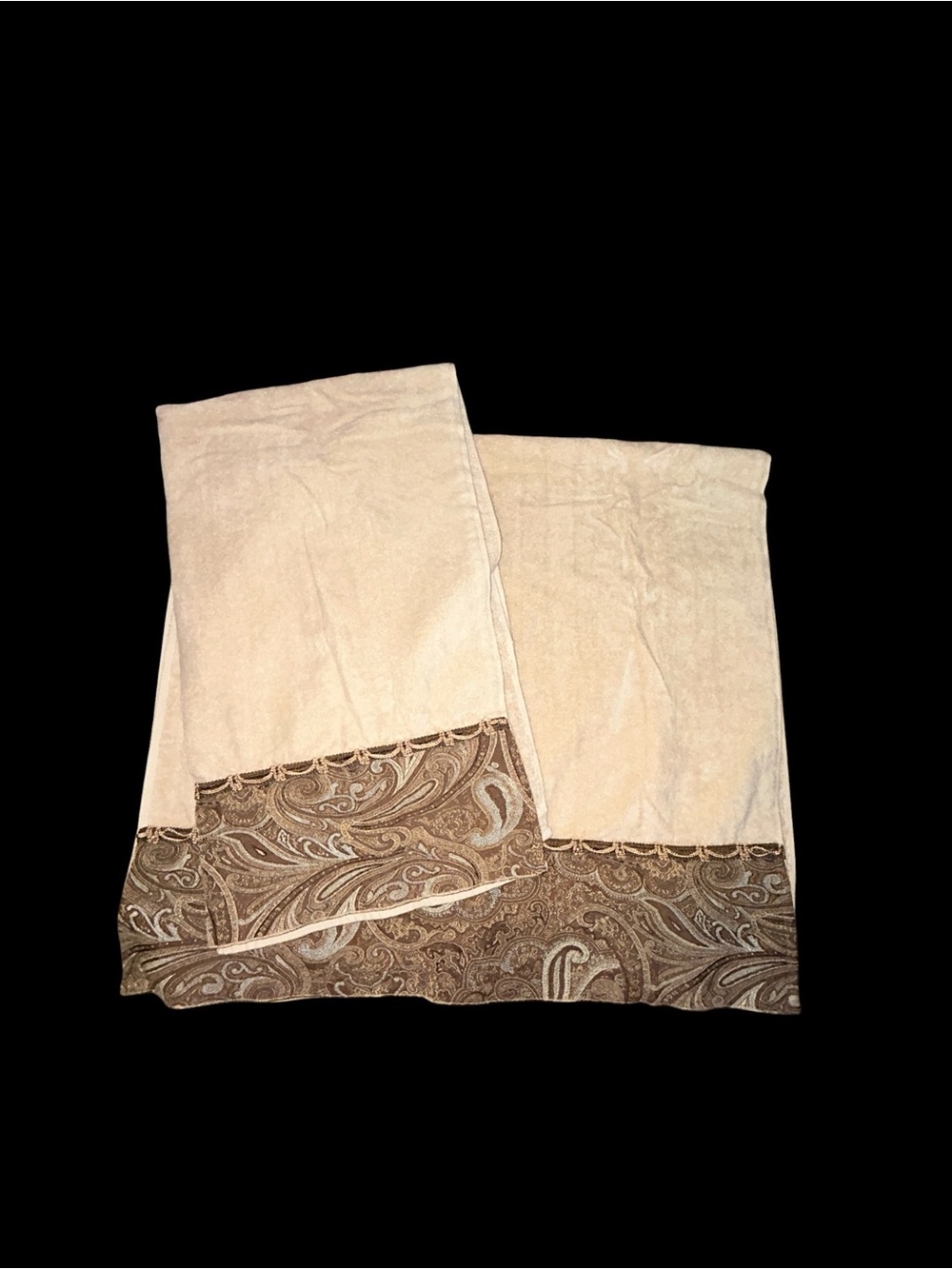 Avanti Cream Bath Towel Set of 2 with Jacquard Blue Brown Gold Paisley Border